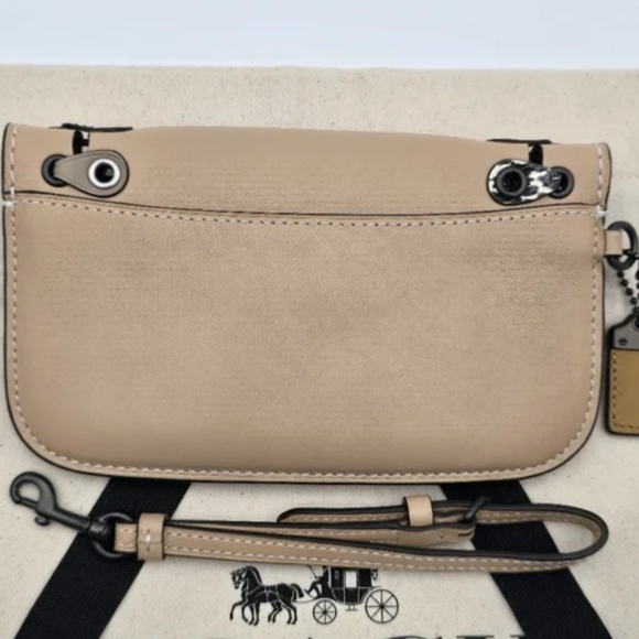 Coach 1941 Tan Snakeskin Link Details Clutch Wristlet EUC - Picture 2 of 11